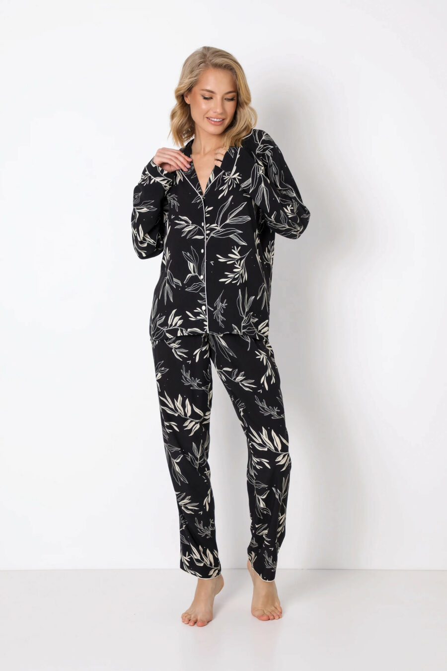 pijama-largo-satinado-estampado-de-aruelle-modelo-gabrielle-front1-celesteshops-burgos