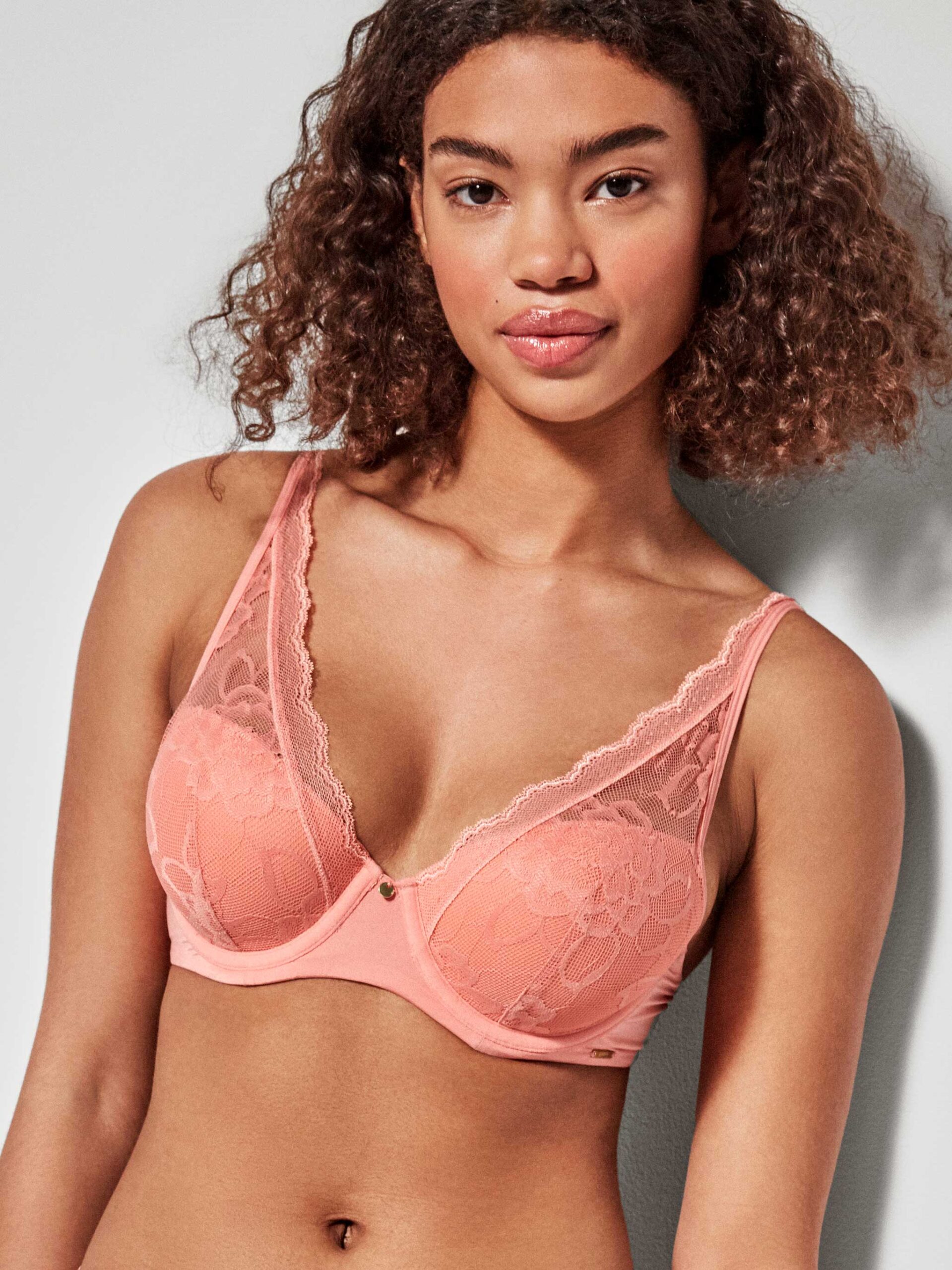 bralette con aros de encaje balconet de gisela Celeste
